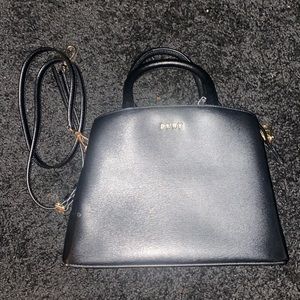 Dkny medium satchel bag. Very nice. Pre owned. No call outs. Detachable strap